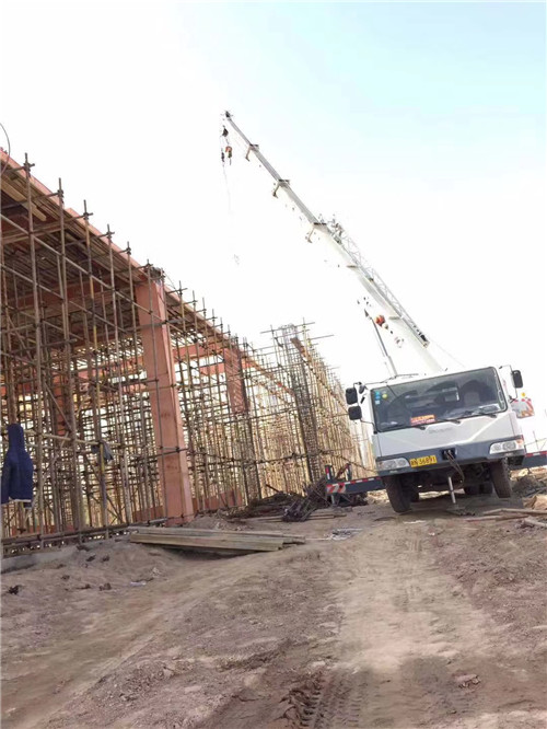 进贤县吊车作业的安全注意事项有哪些？