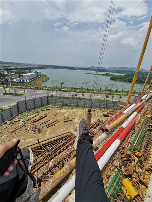 进贤县作业中发生设备损坏或人员意外，责任怎么划分？