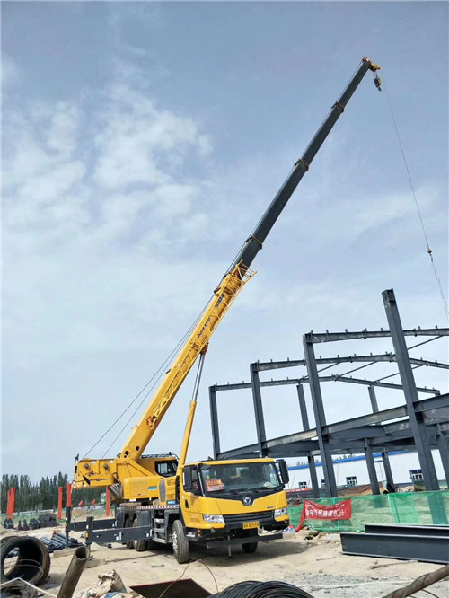 进贤县超高层建筑钢结构吊装案例